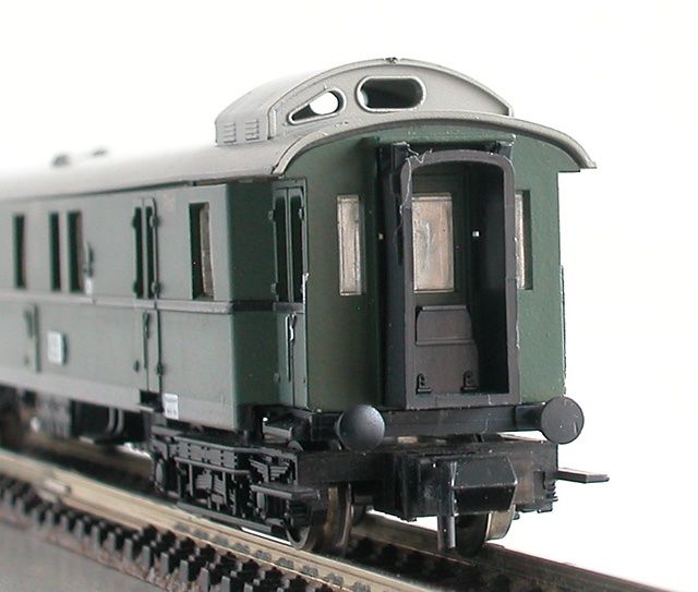 Trix Modelleisenbahnen: Minitrix Gepäckwagen PW Post 4ü der DR Spur N – Gebraucht aus Oberwil BL von Klang 2