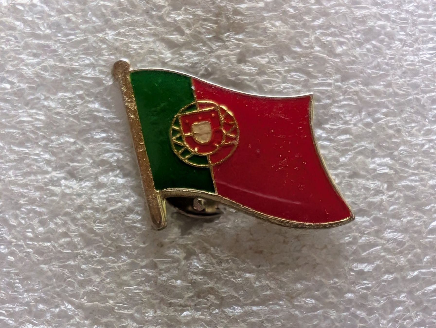 Placchette & Badge: Ansteckpin 221: Flagge Portugal – Usato da Oppligen venduto da Pin-Fall-Shop
