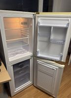 Kühlschrank mit Tiefkühlfach  frisch gereinigt