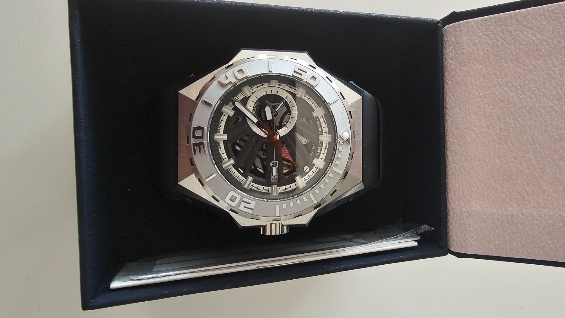 Pagani Design Orologi: Pagani Design Automatik Diver – Nuovo e nell'imballaggio originale da Suhr venduto da ChronixChronometer 1