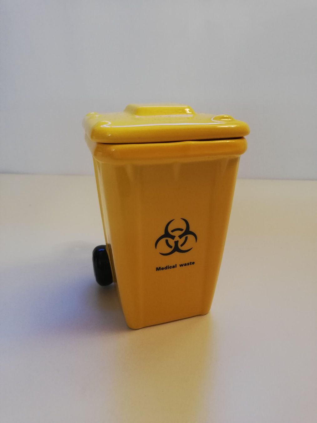 Tazze: Mülleimer Tasse gelb – Nuovo (secondo la descrizione) da Rothrist venduto da GIWALD
