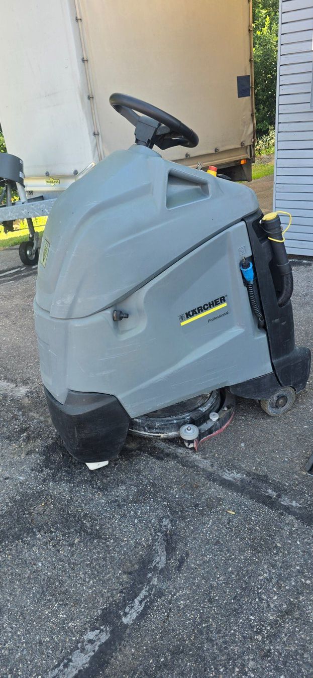 Kärcher Alle Maschinen: Karcher Scheuersaugmaschine gebraucht professionell einse... – Gebraucht aus Rain von Fafan069 2