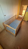 Kinderbett aus Holz 