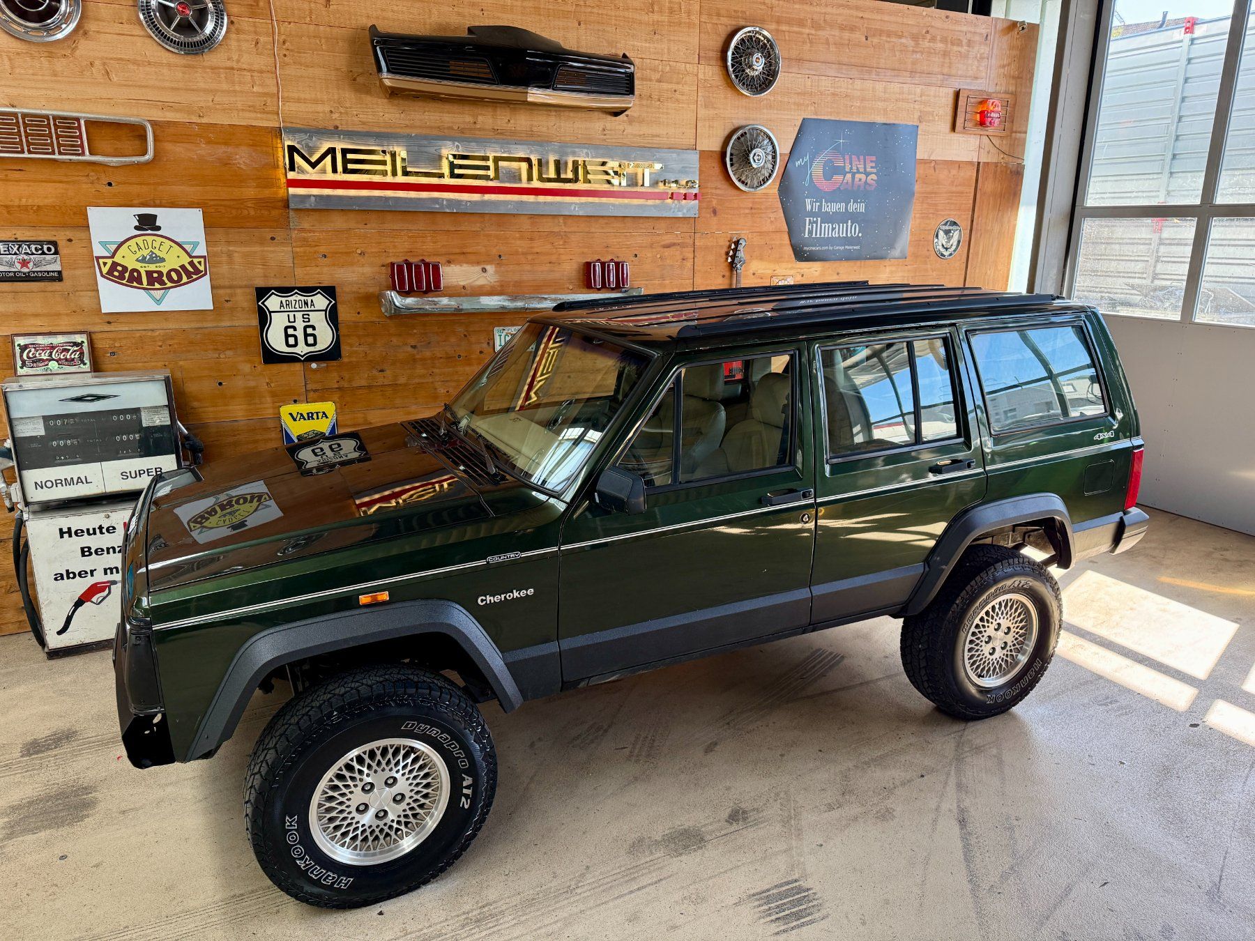 Jeep Automobili: Jeep Cherokee 4.0 XJ – Usato da Gretzenbach venduto da GarageMeilenweit 3
