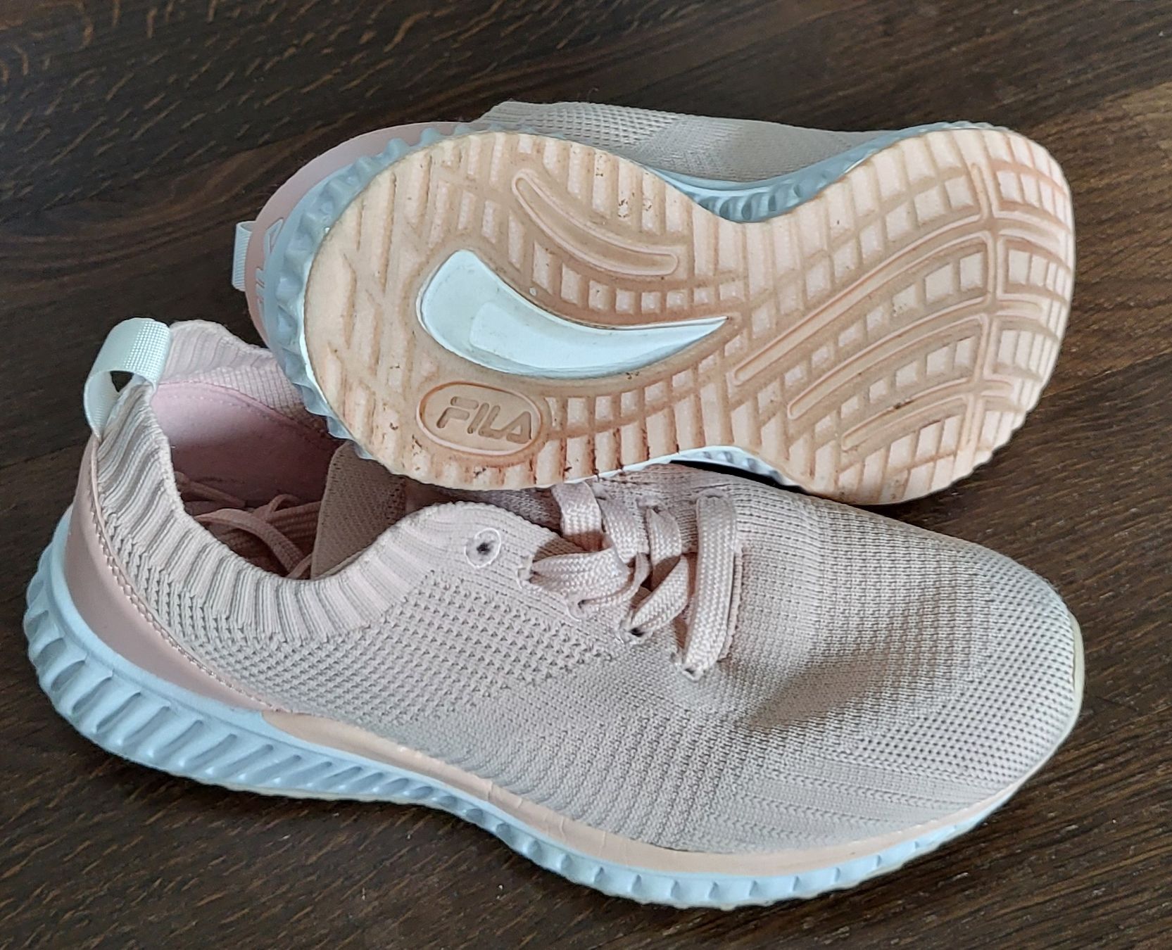 Fila Damenschuhe: Sneakers Fila 36/37 – Gebraucht aus Unterseen von rej_lnk9