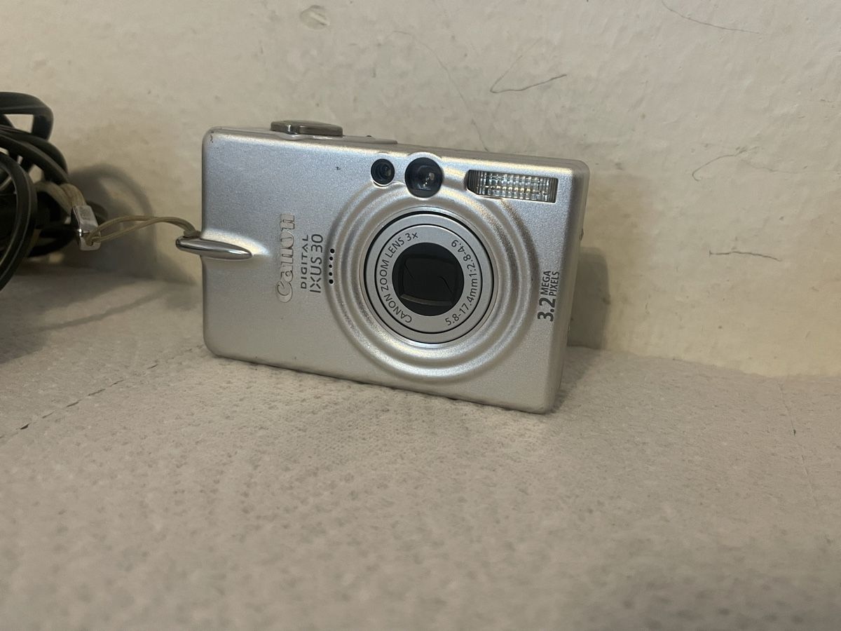 Canon Fotocamera: Canon IXUS 30 Digital Kamera – Usato da Zürich venduto da beli_30 1