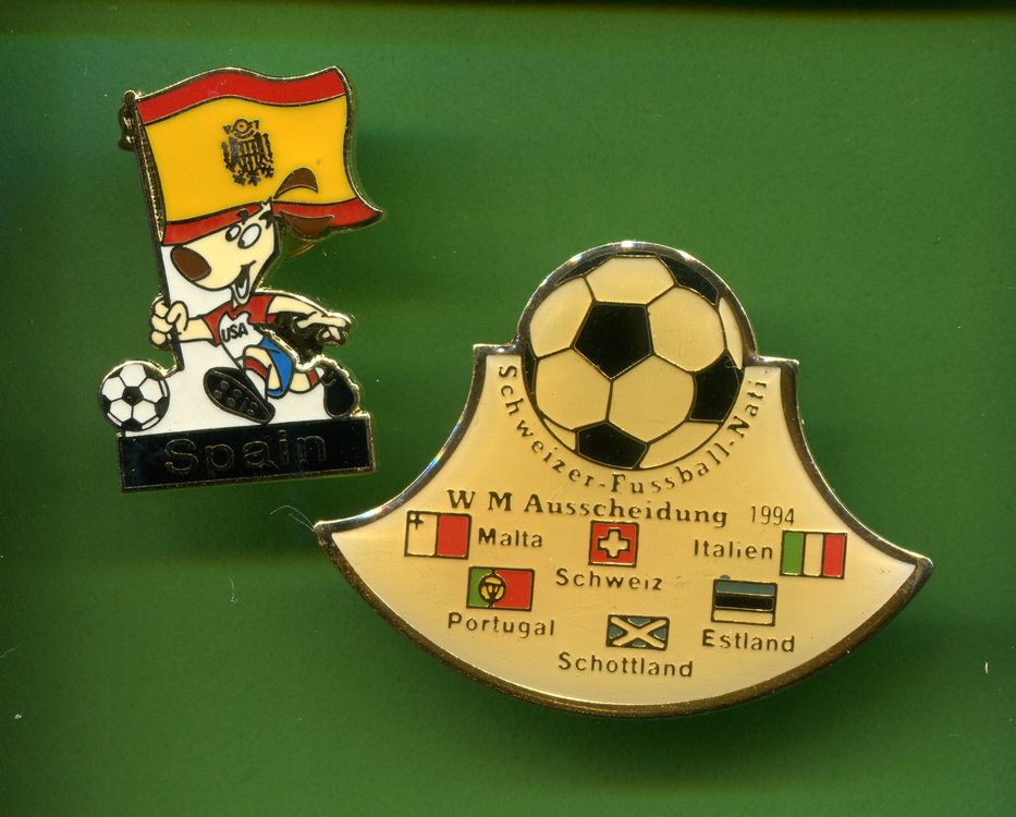 2 Pins Fussball Kaufen auf Ricardo