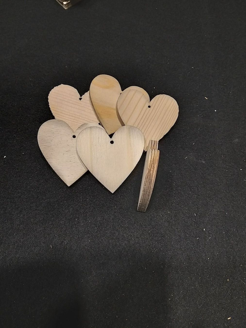Holzartikel: 18 Stk. Herzen Holz Deko – Neu (gemäss Beschreibung) aus Widnau von Crewo 4