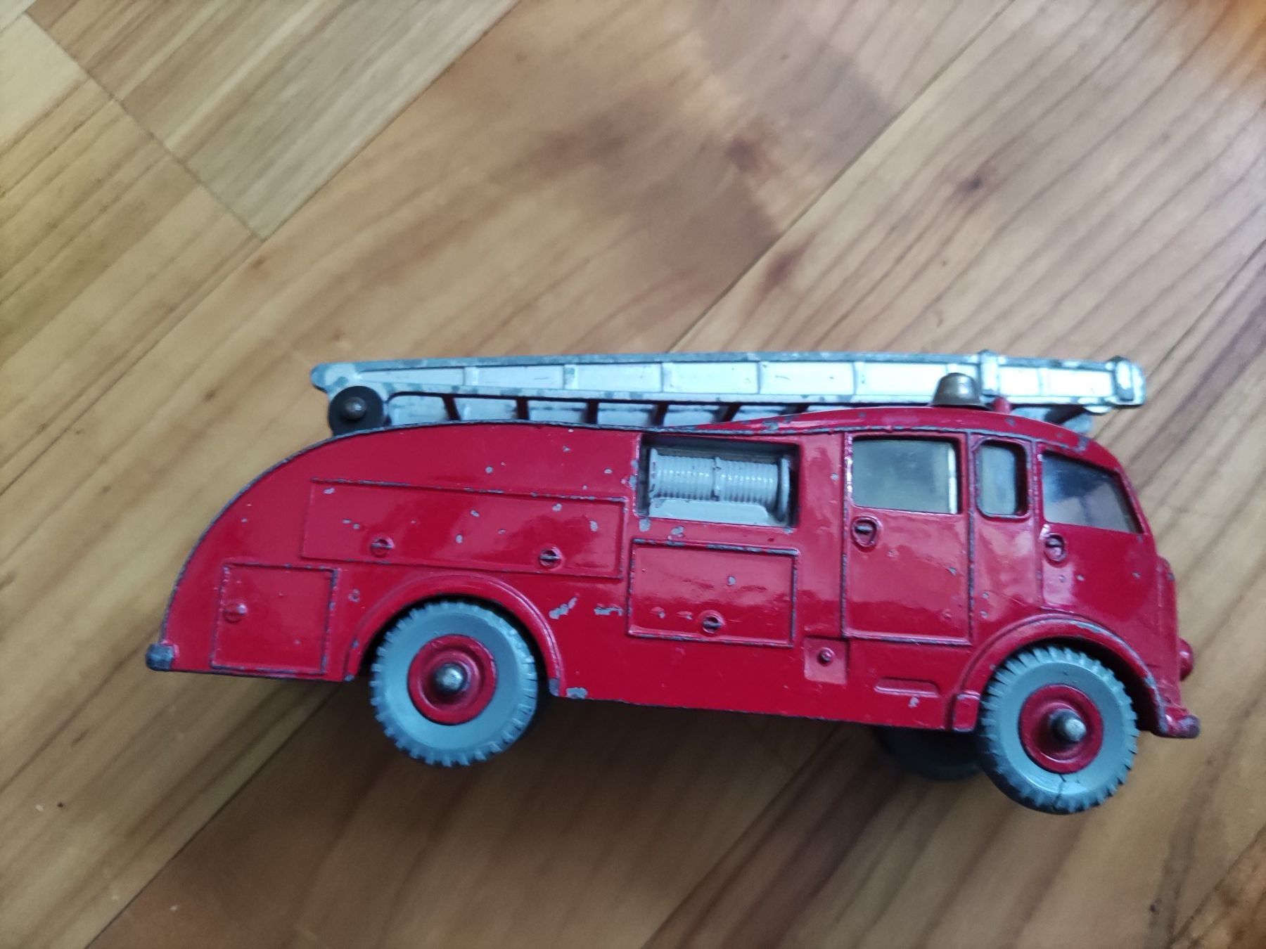 Dinky Toys Modellini d'auto: Dinky Supertoys Fire Engine 955 60er – Usato da Solothurn venduto da Csw1 2