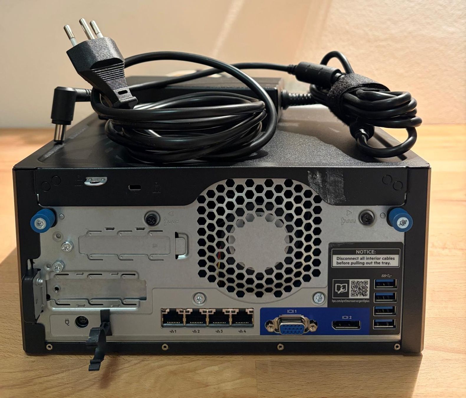 Hewlett Packard Server: Serveur HP ProLiant MicroServer Gen10 Plus - Parfait état – Usato da Biel/Bienne venduto da van_halen25 1