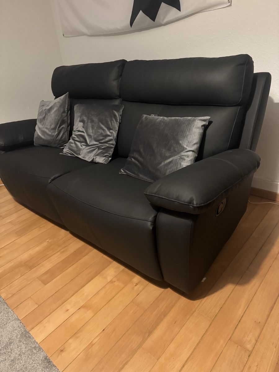 Conforama Sofas: Schönes neueres 2-er Sofa – Neu (gemäss Beschreibung) aus Therwil von Catalan