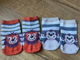 2 Newborn Baby Socks (0-8weeks)