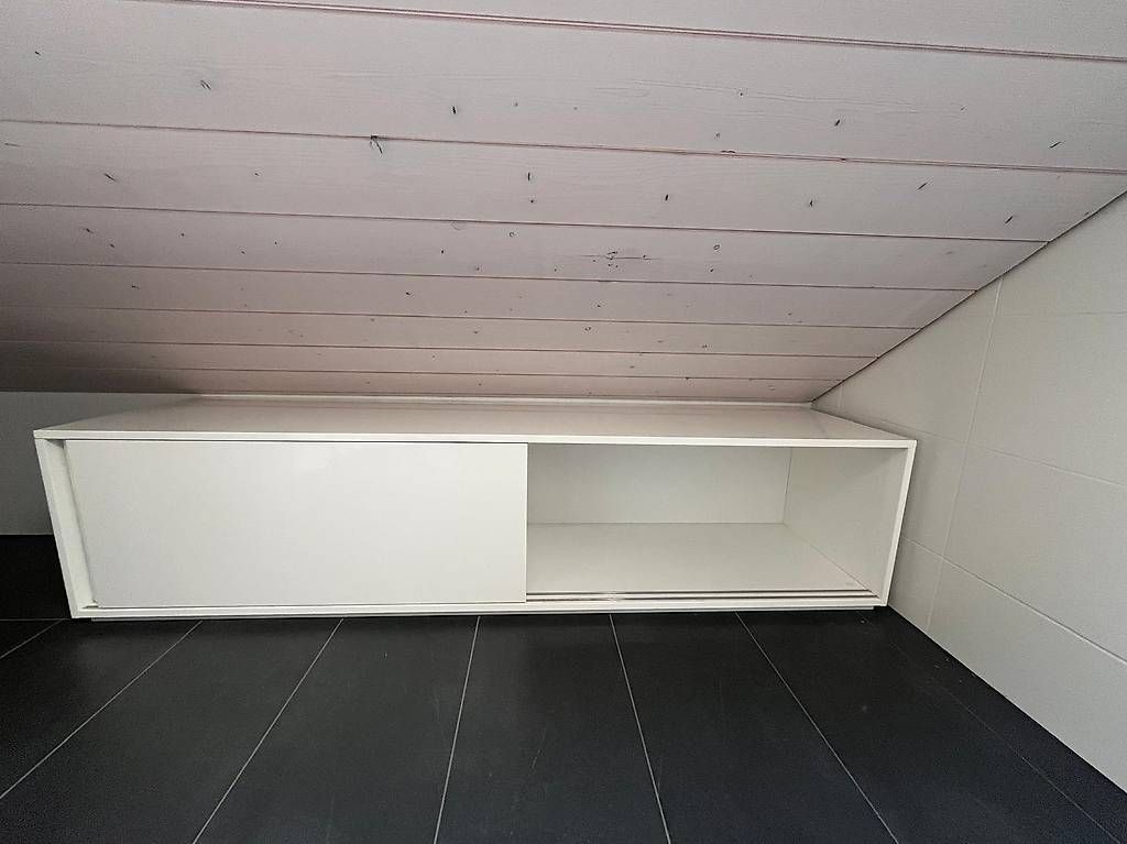 Meubles TV: Commode / meuble bas  blanc brillant  180 cm – D'occasion à Colombier VD par Sophie_M. 2