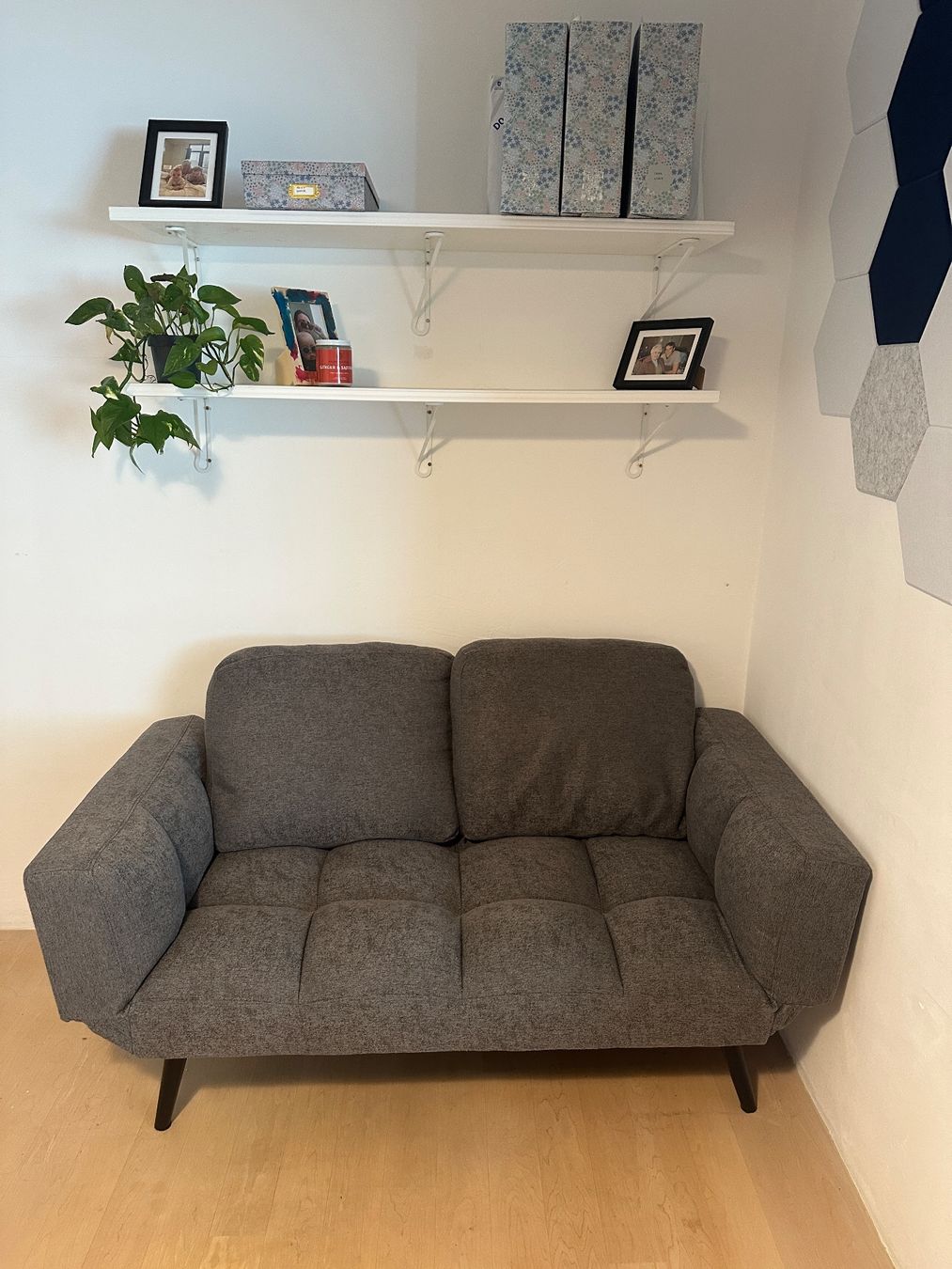 Sofas: Small to medium sofa couch - great condition – D'occasion à Stäfa par oli_tjx7