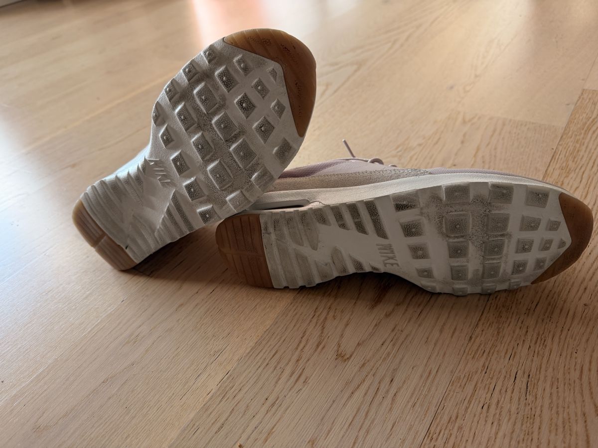 Nike Scarpe da donna: Nike Sneakers Gr. 40 – Usato da Rafz venduto da Schnaeppchen56 2
