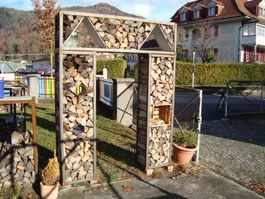 Bogen Sichtschutz und Holzlagergestell