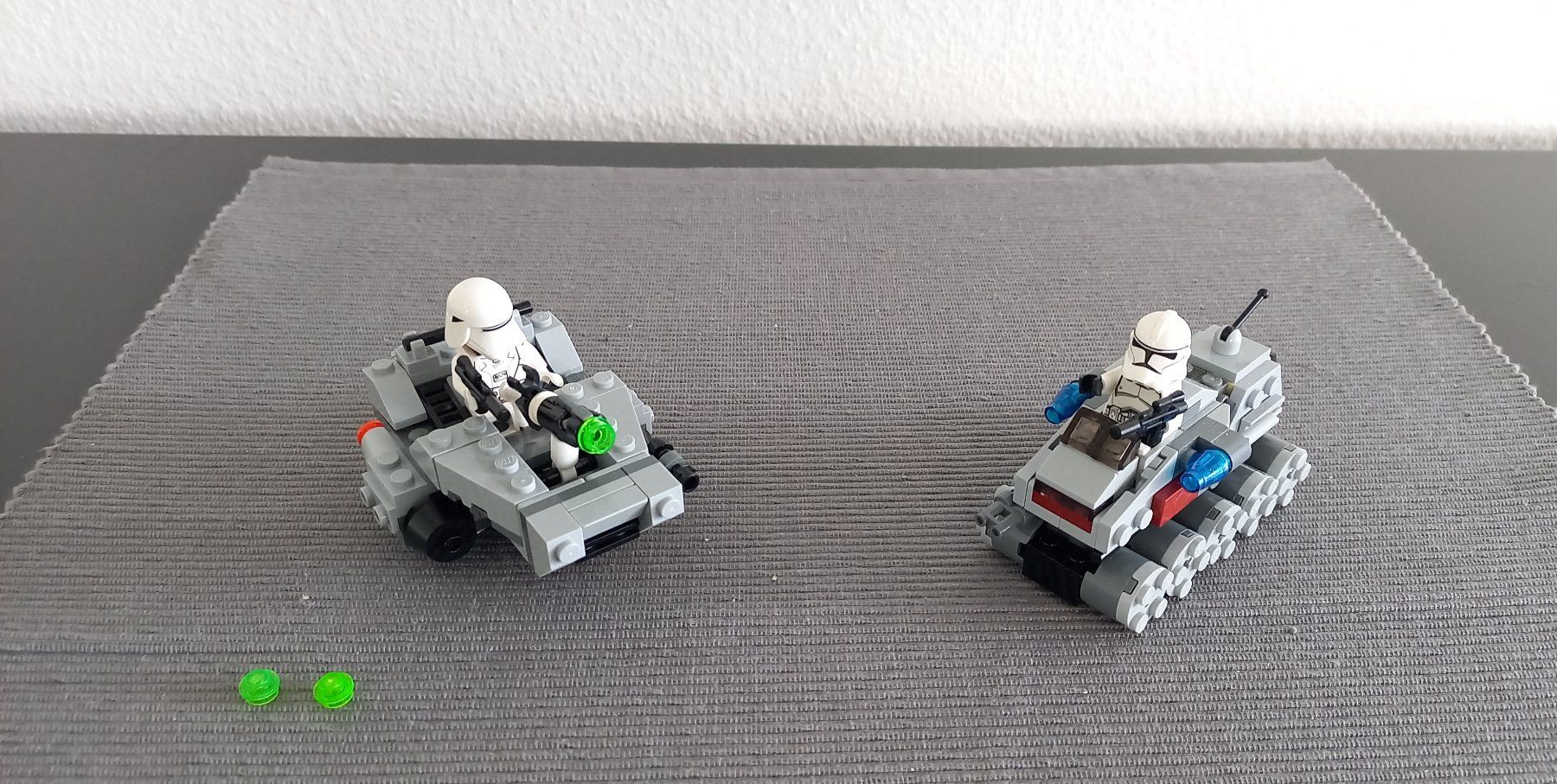 Lego Giocattoli: Lego Star Wars 75126 und 75028 – Usato da Emmenbrücke venduto da poros221