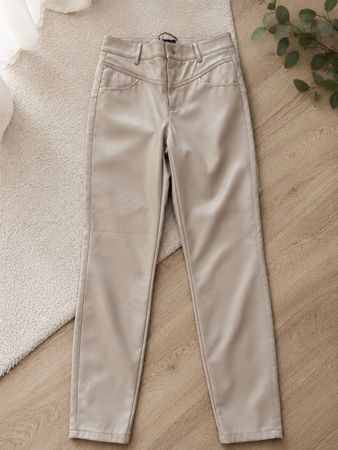 Neue Kunstleder-Hose von Mohito