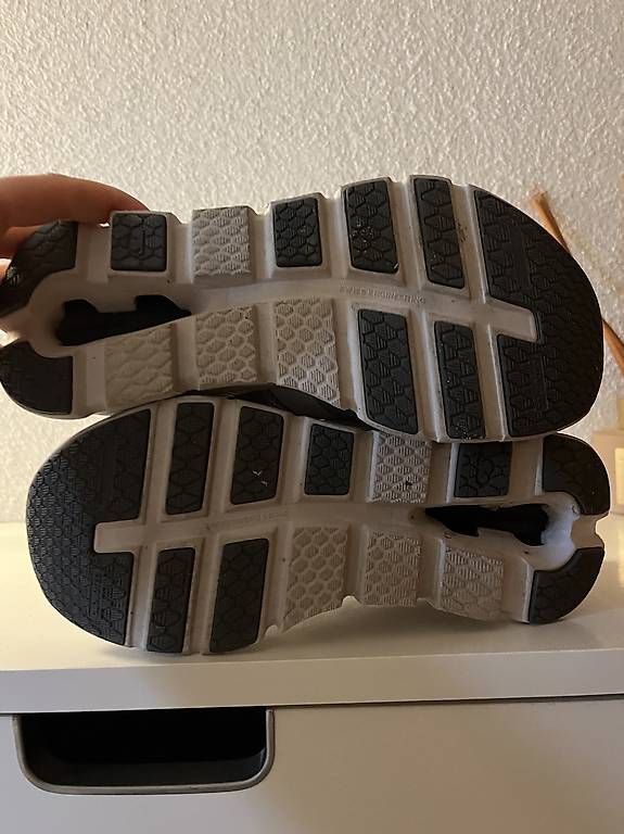 Chaussures hommes: ON Cloudrunner – D'occasion à Buttisholz par Katja_H 1