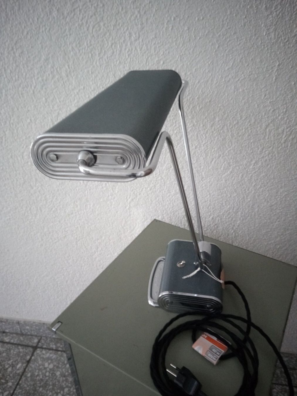 Lampade: Eileen Gray Jumo Tischlampe – Usato da Zürich venduto da edi_c2m6