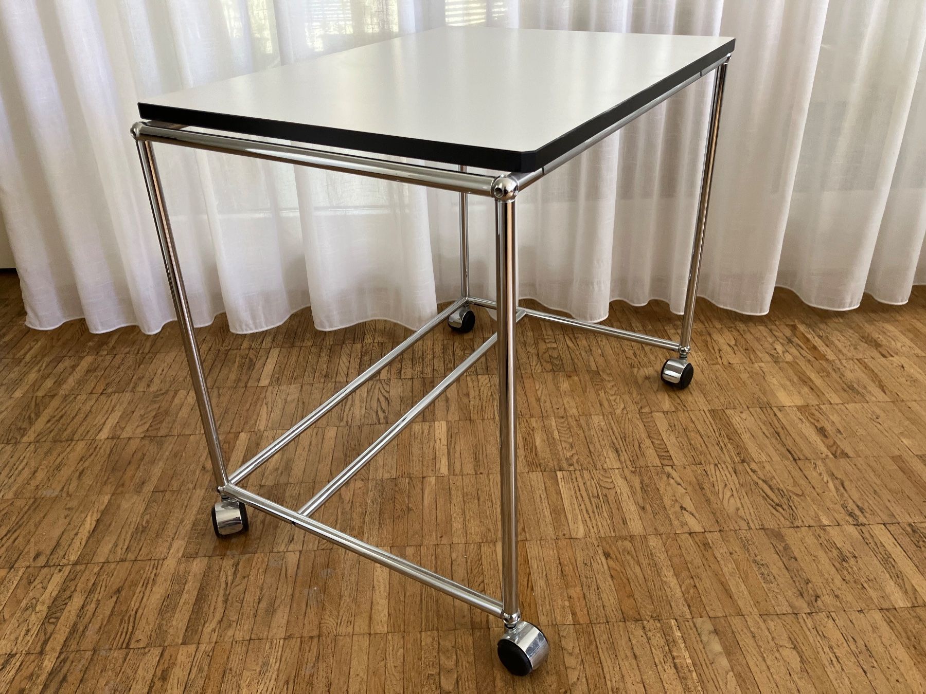 USM Tavoli: USM Haller Beistelltisch mit Rollen, Top! – Usato da Zürich venduto da mar_2byv 3