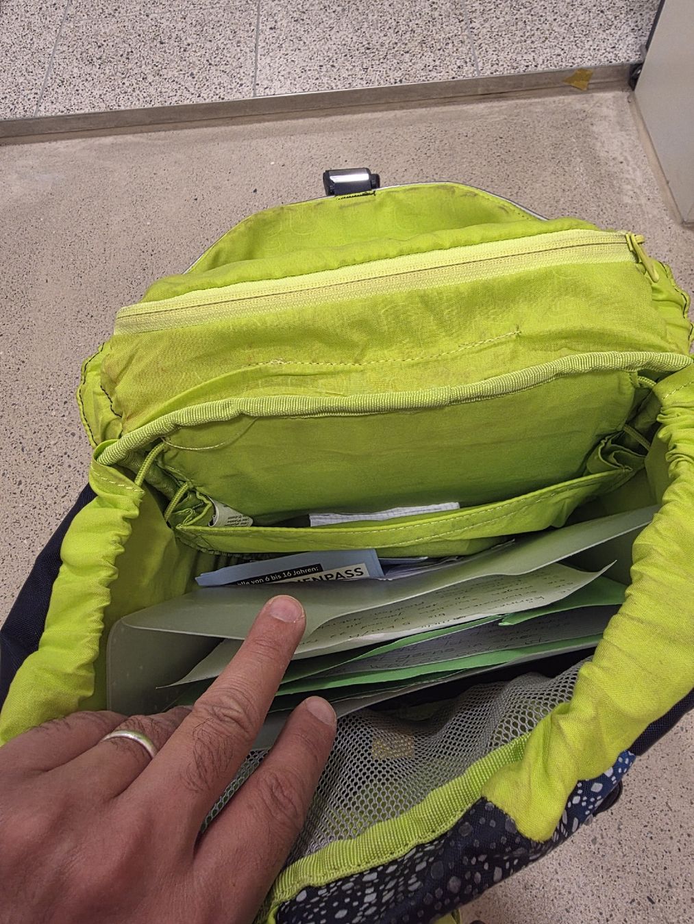 Ergobag Sacs & sacs à dos: Schulranzen Ergobag Weltall Motiv / gebraucht – D'occasion à Hirzel par buy1988 1