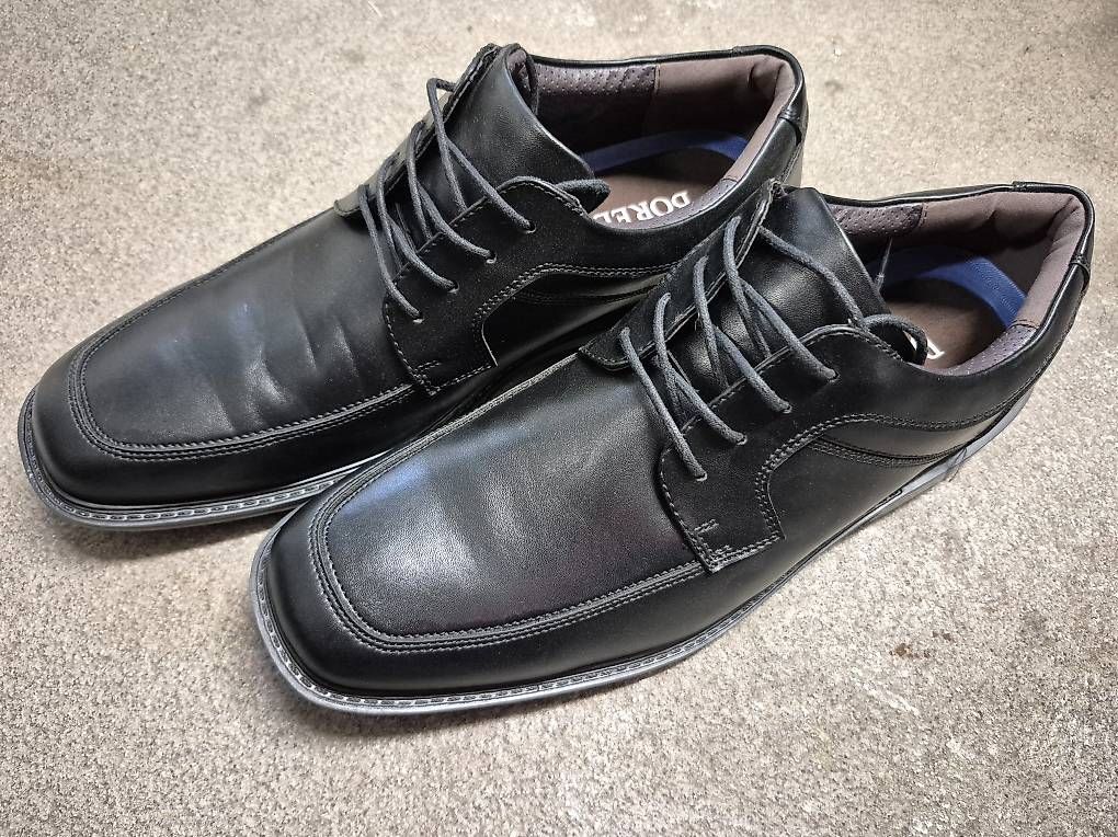 Chaussures hommes: Neue Herrenschuhe Gr. 45 – Neuf avec emballage d'origine à Altstätten SG par happymuus