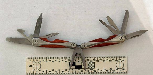 Tous les outils: 1 Multitool mit Holzgriff – Neuf (Voir description) à Zürich par Policepatch 1