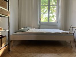 Hochwertiges massives Eichenholz Bett mit Lattenrost
