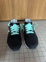 Schuhe von Nike (eher klein geschnitten)