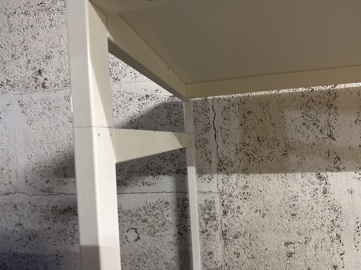 Tische: Weisser Arbeitstisch! Top Zustand! – Gebraucht aus Effretikon von ahus 3