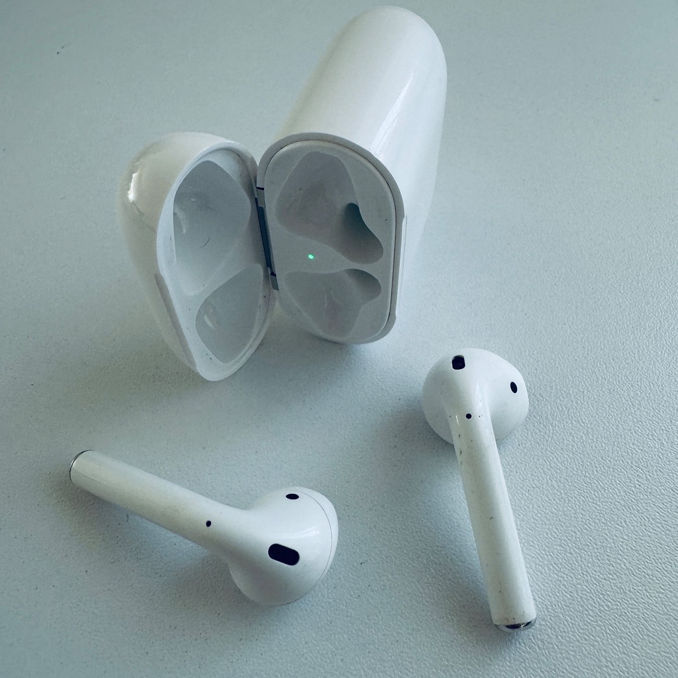 Apple Cuffie: Original Apple AirPods 2 Kopfhörer Wireless Lightning Kabel – Usato da Basel venduto da MY.AIRPODS.SHOP 5