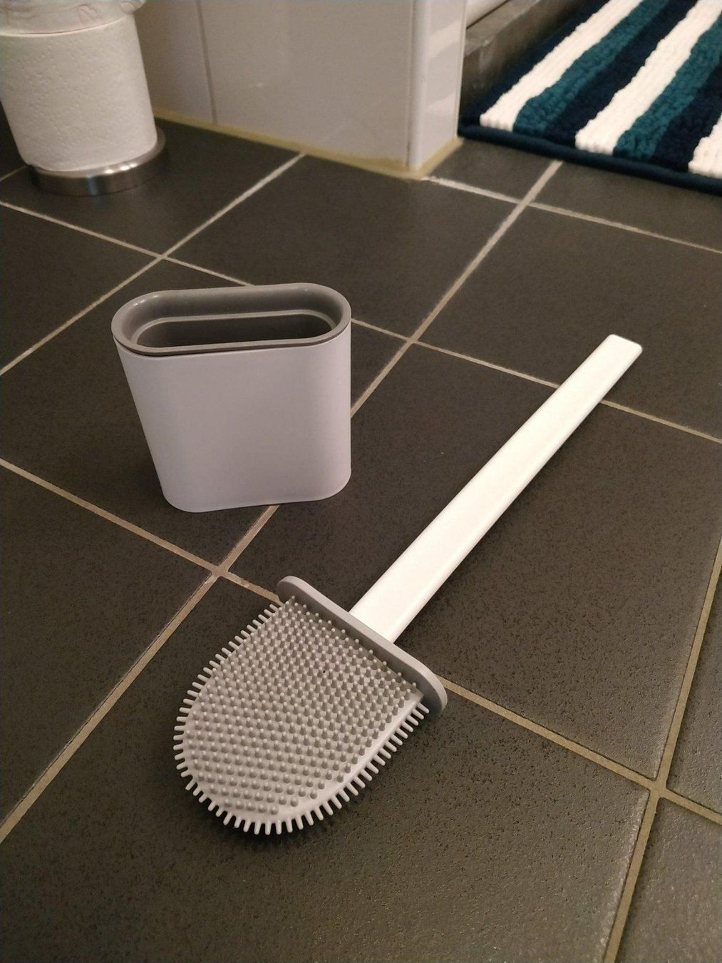 Altri accessori per il bagno: Flache WC Bürste aus Silikon – Nuovo e nell'imballaggio originale da Weinfelden venduto da salehouse 5