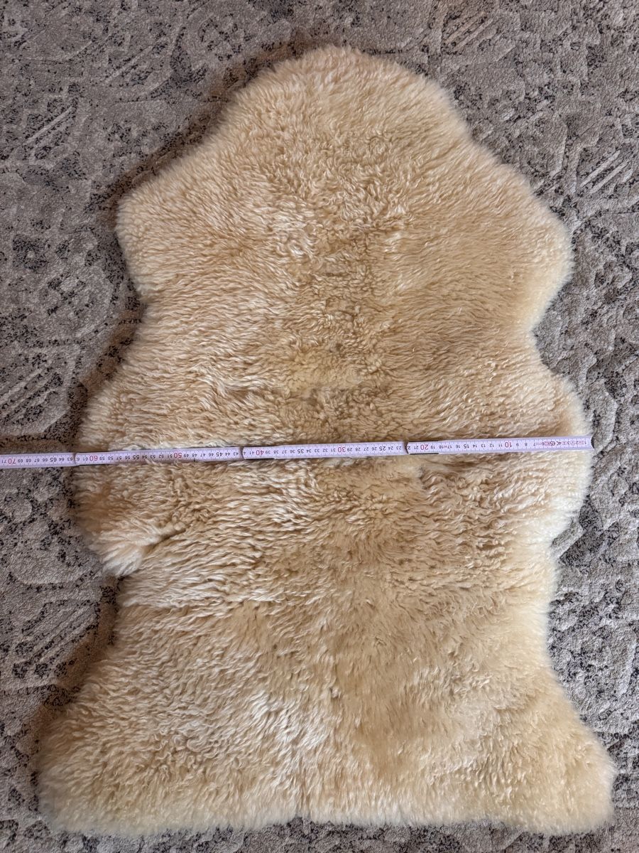 Bodenmatten: Schaffell 95x60cm – Gebraucht aus Rüti ZH von make 1