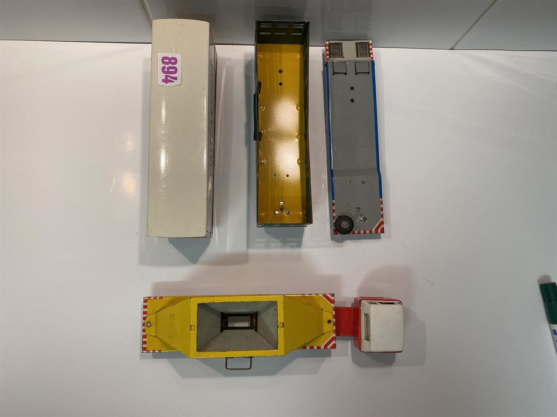 Giocattoli: DDR-MSB Set 4 Auflieger + Zugmaschine – Usato da Kerzers venduto da tisyayasuBE 1