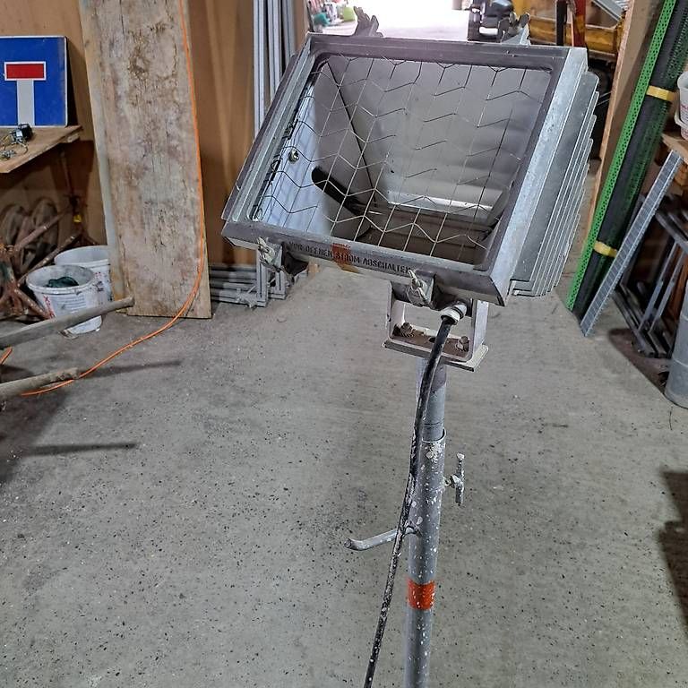 Altro in Decorazioni & Accessori: Bau Ständer Scheinwerfer – Usato da Niederwil SO venduto da Eldinel 2