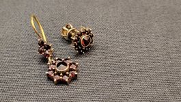 2 verschiedene Granat-Ohrhänger/Stecker