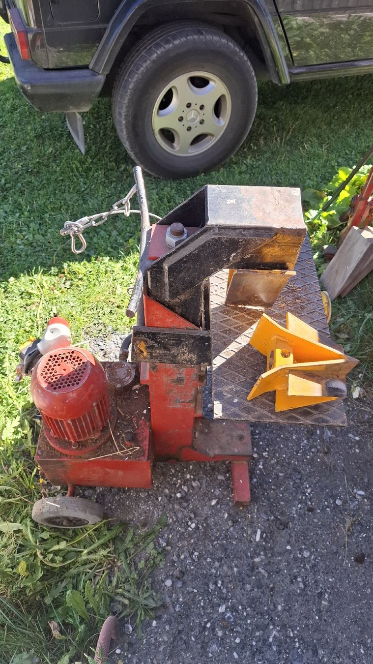 Tutte le macchine: Holtzspaltmaschine – Usato da Davos-Platz venduto da sango03
