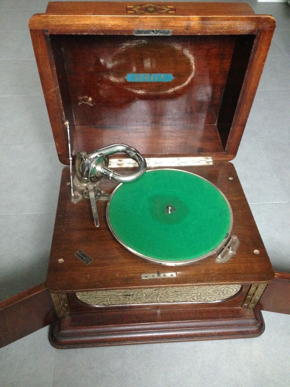 Plattenspieler: Antikes Grammophon (kein Replikat) – Gebraucht aus Zürich von Coris 1