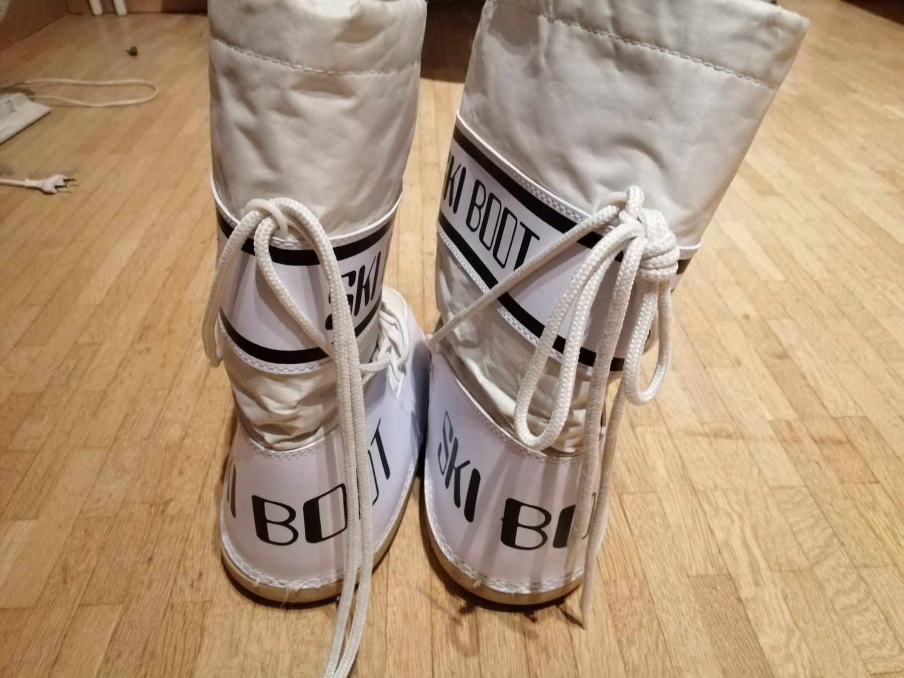 Herrenschuhe: Ski Boots blanches, 35-37 en bon état. – Gebraucht aus Genève von tremmetri 1