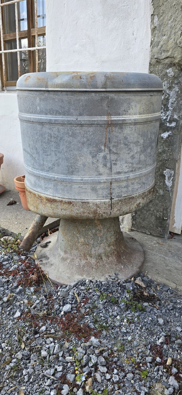 Tutte le decorazioni: Vintage Waschkessel, ideal als Gartendeko – Usato da Stäfa venduto da RicTrade77