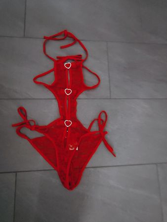 Lingerie Roter Body mit Herzdetails