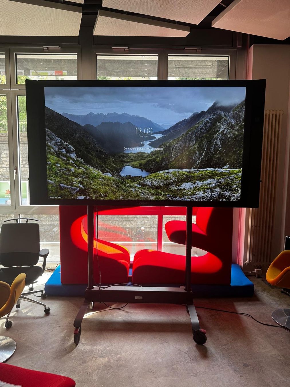 Microsoft Monitor: Microsoft Surface Hub 1596 84"" Interaktives Whiteboard – Usato da Zürich venduto da Zapro 1