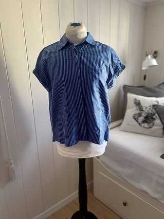 Leichte Baumwollbluse mit feinen Streifen  (Gr. S)