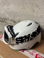 Skihelm Giro weiss mit Muster und Brille