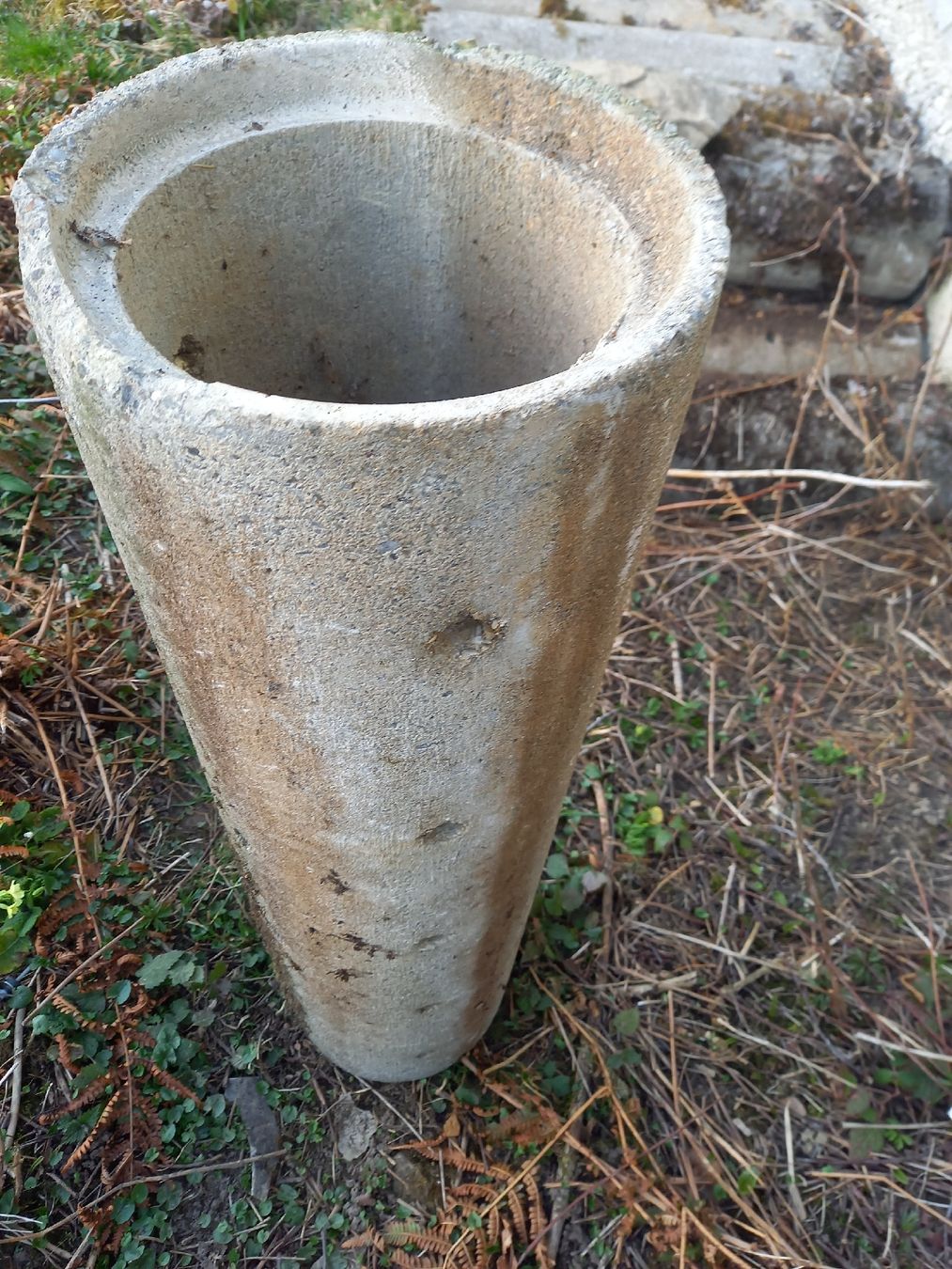 Stagni & Fontane ornamentali: Gebrauchtes Betonrohr, 20 cm Durchmesser – Usato da Galgenen venduto da Allerlei8854 1