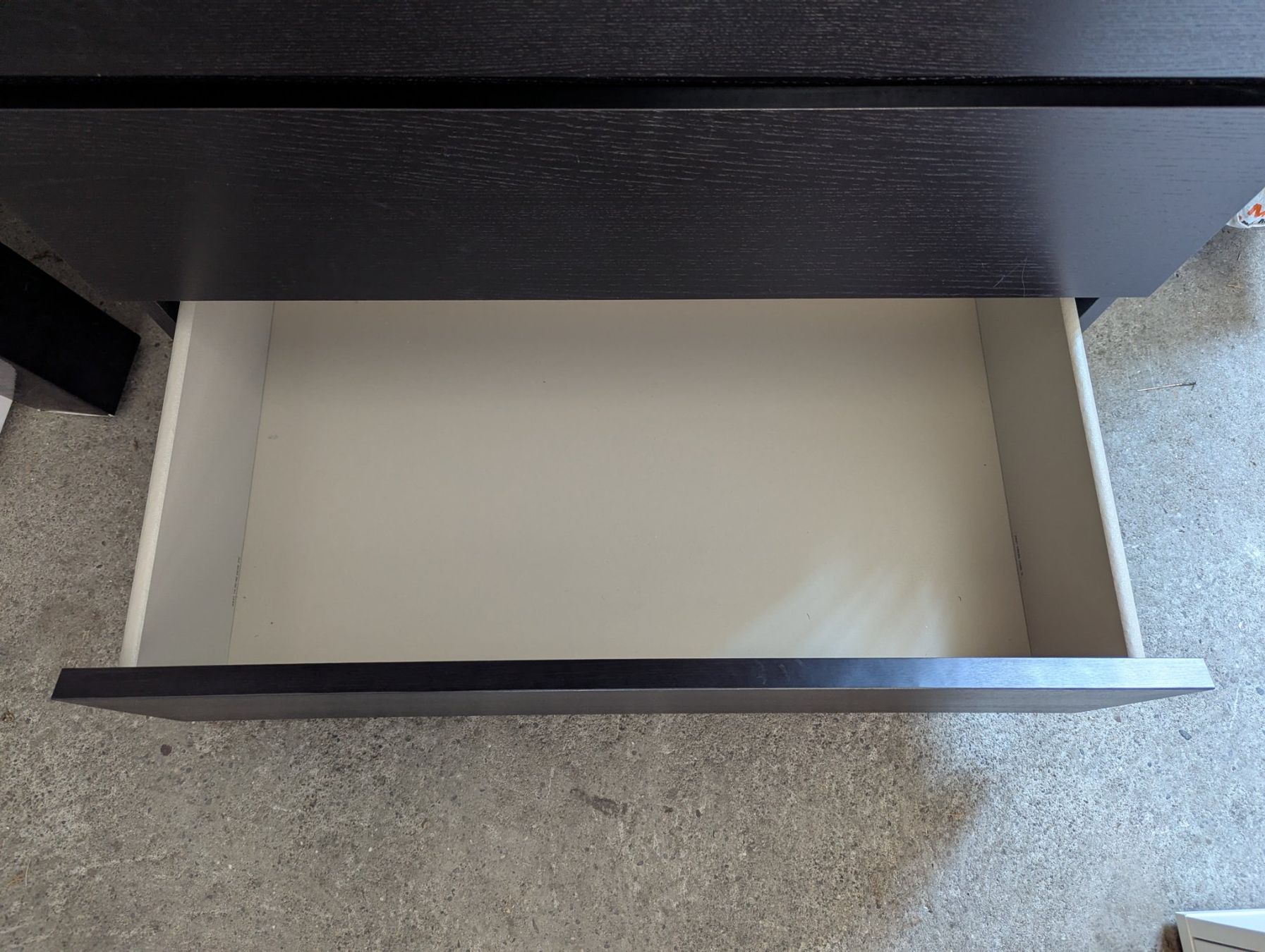 Ikea Cassettiere: IKEA MALM Kommode schwarz mit Glasplatte und 4 Schubladen – Usato da Othmarsingen venduto da Pascal.Ha 4