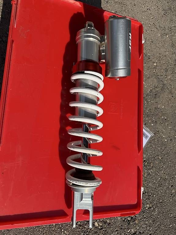 Sonstiges Fahrzeugzubehör: WP XACT PRO 8950 Stossdämpfer – Gebraucht aus Rüti ZH von Olivia0909 3
