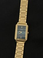 Montre Cluse dorée Élégance intemporelle ✨