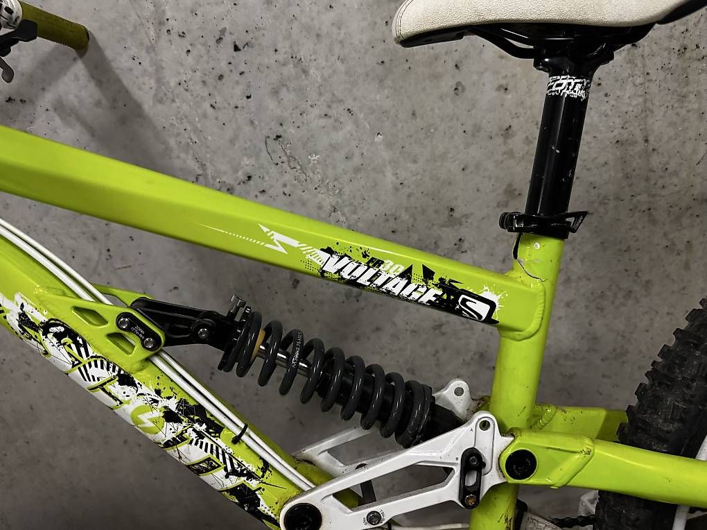 Biciclette: Vélo VTT DH Freeride Scott Voltage – Usato da Crans VD venduto da mis_lq8h 1